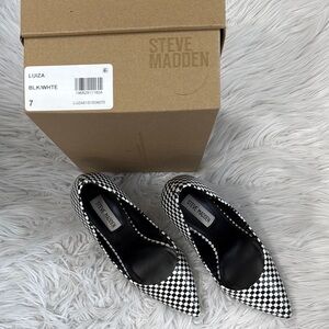Steve Madden Black and White Heels with Striking Design